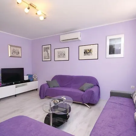 Holiday home Three-bedroom Holiday In Barban